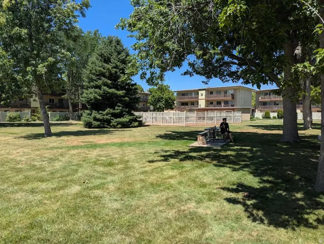 Courtyard, Outdoor Pool, and Picnic Area