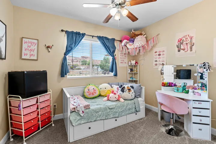 Ceiling fan with light fixture, window with horizontal blinds, carpeted flooring, and light-colored walls