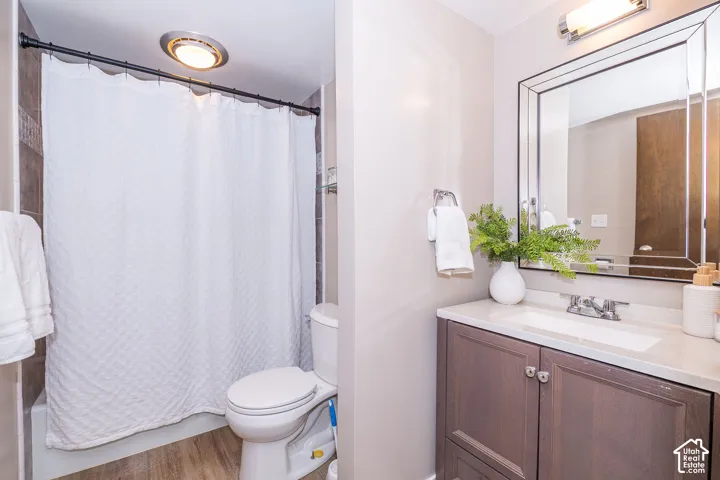 Full Bathroom #2