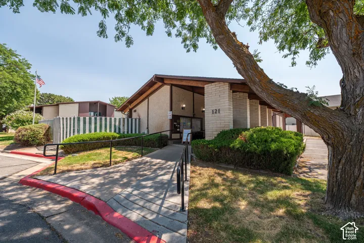 55+ Community with Tons of HOA Benefits
