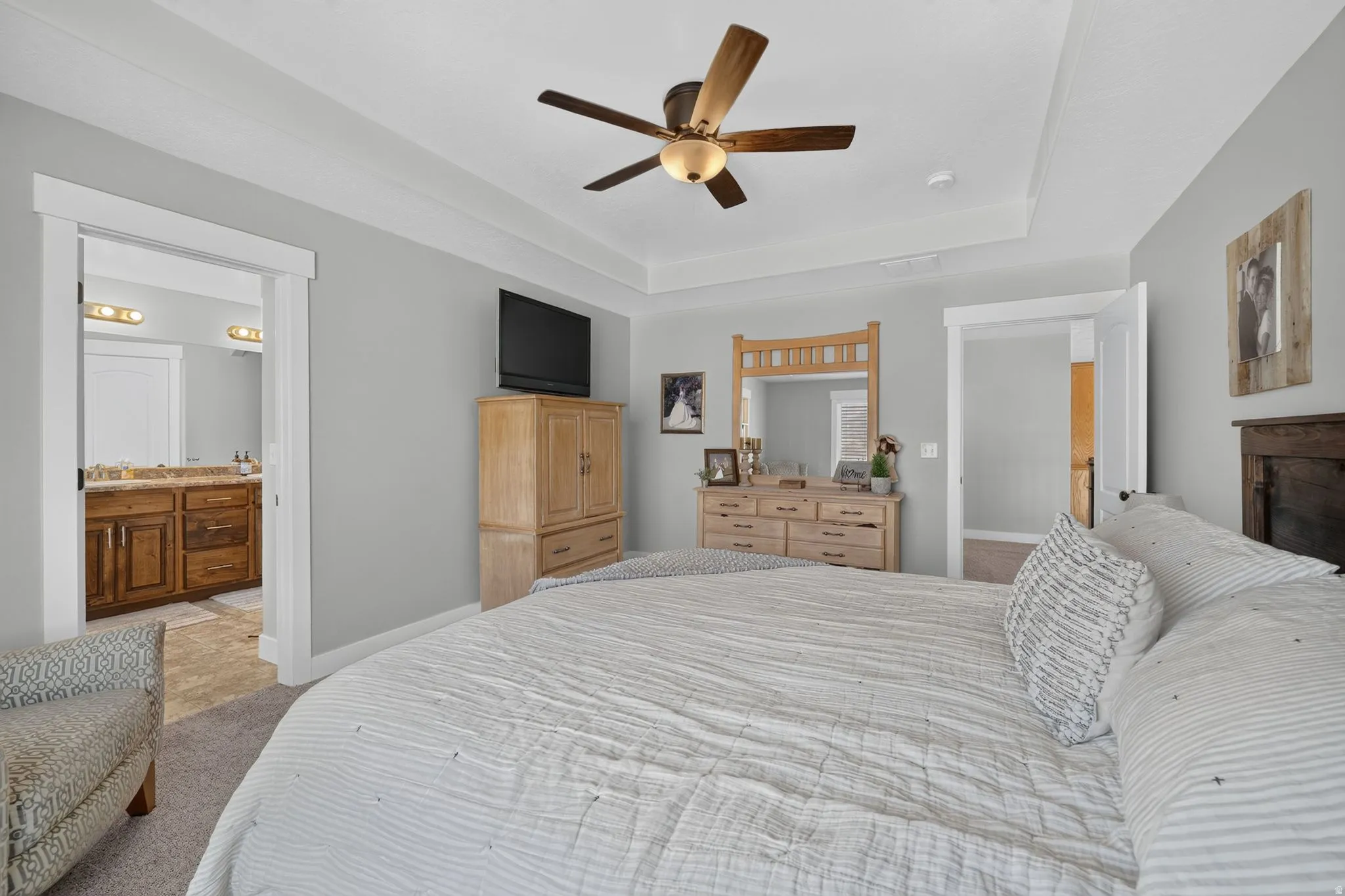 Recessed tray ceiling with crown molding and ceiling fan