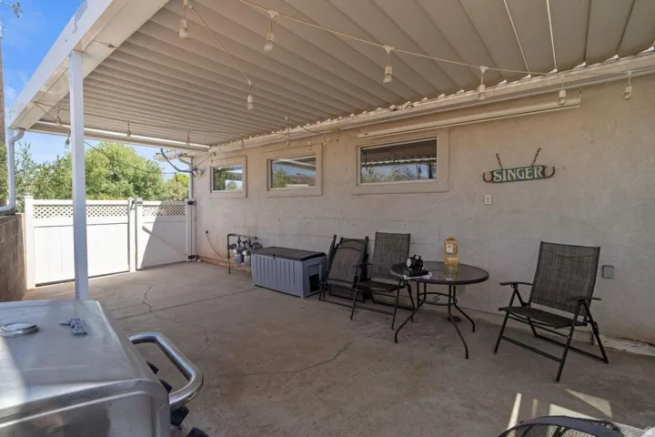 Covered patio with concrete flooring