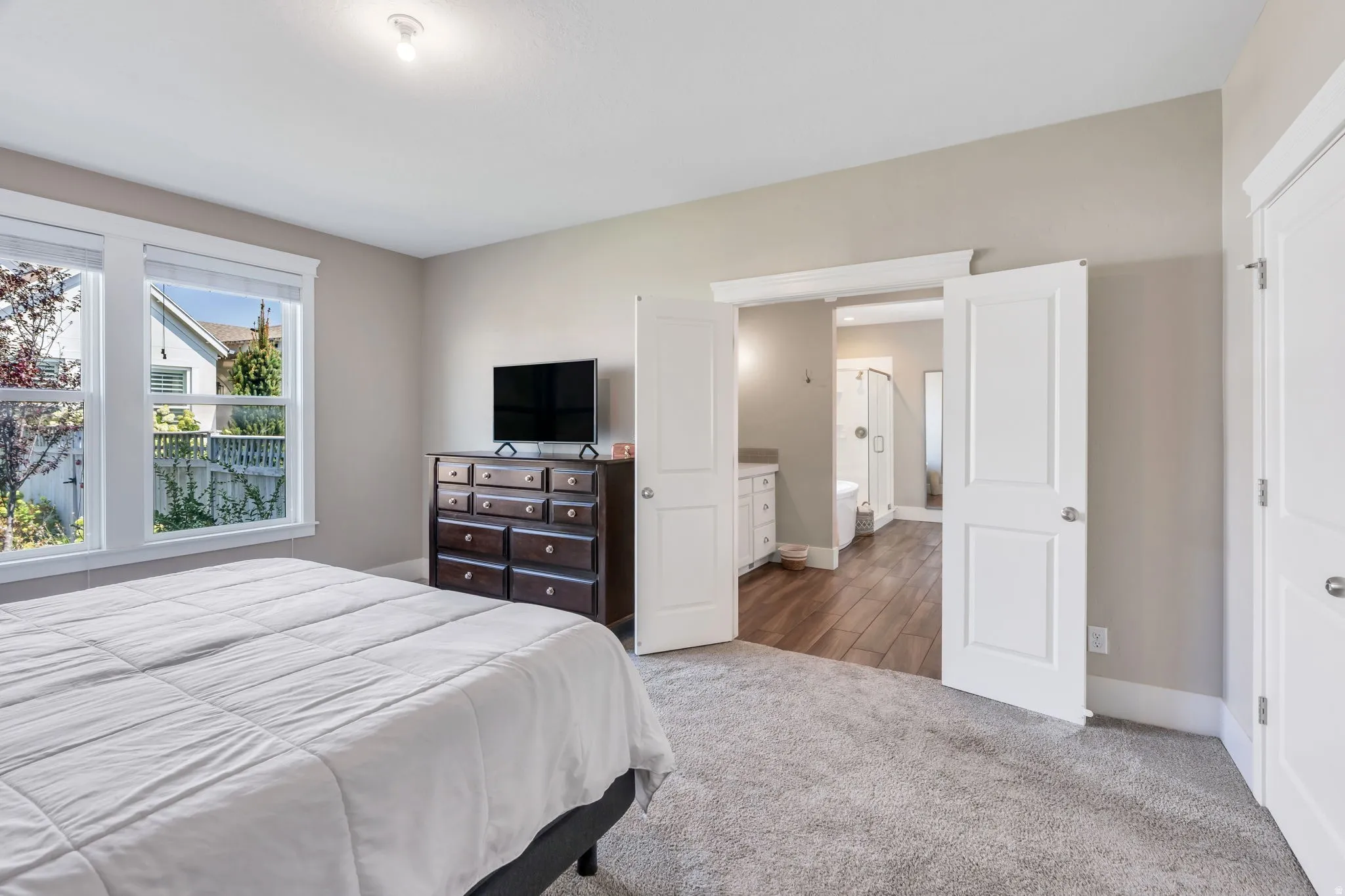 Neutral paint palette with soft gray wall-to-wall carpeting