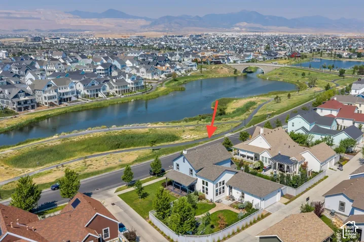 Steps from the Lake boasting walking/biking trails, fishing, resident boating privileges and more!