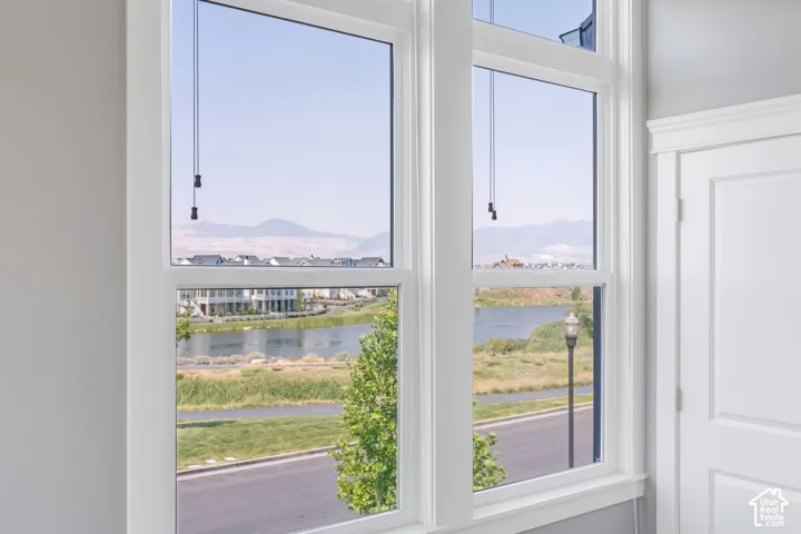 Views to the Lake!