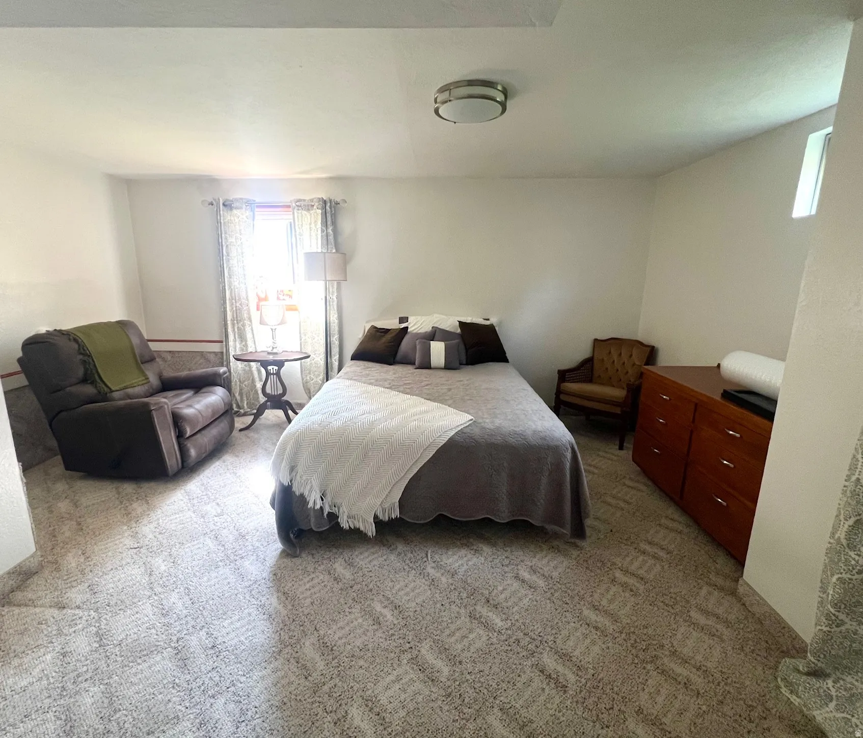 Recessed lighting with a ceiling-mounted fixture