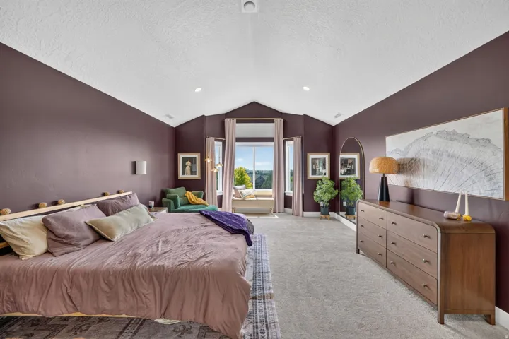 Vaulted ceiling with recessed lighting