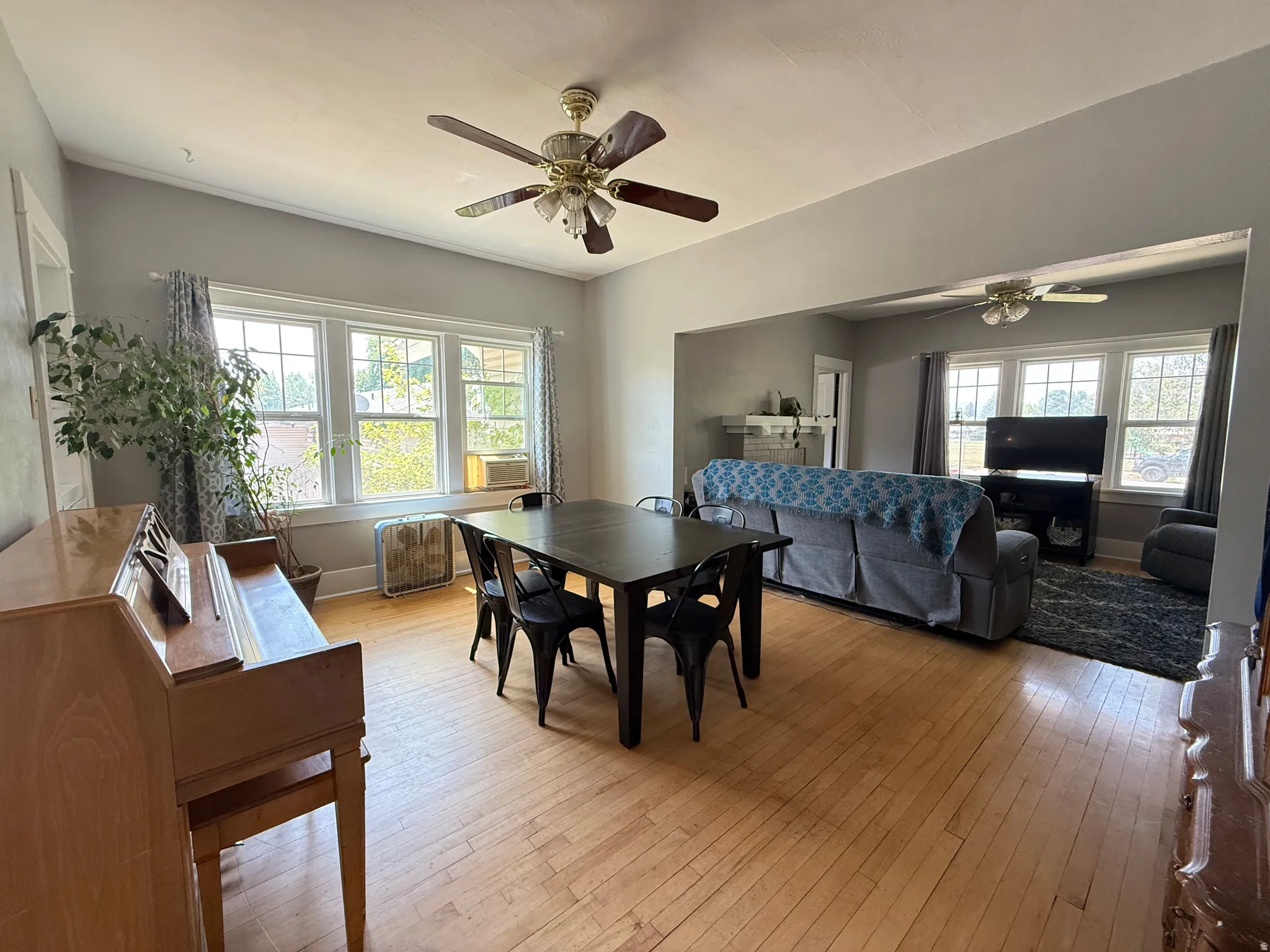 Hardwood flooring throughout, with a recessed archway separating living areas
