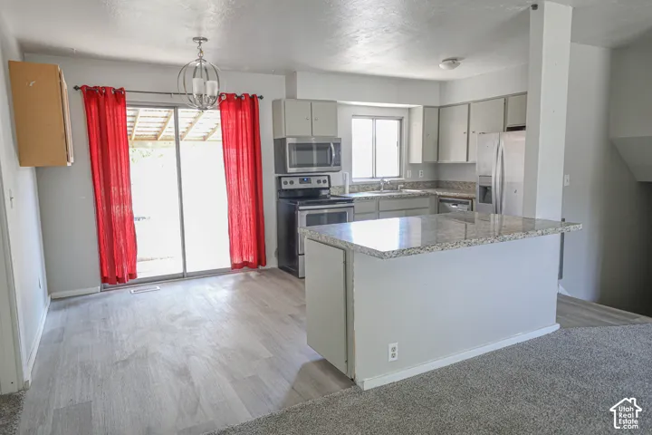 956 N 1175 W, Clinton, Utah 84015
