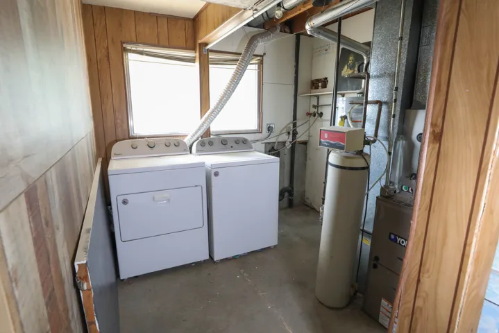 956 N 1175 W, Clinton, Utah 84015