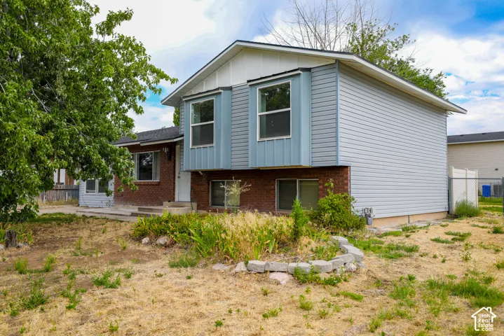 956 N 1175 W, Clinton, Utah 84015