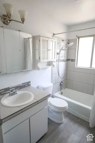 956 N 1175 W, Clinton, Utah 84015
