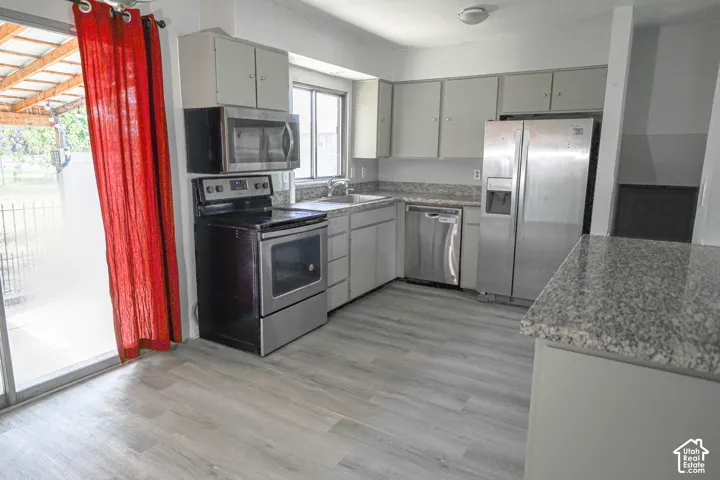 956 N 1175 W, Clinton, Utah 84015