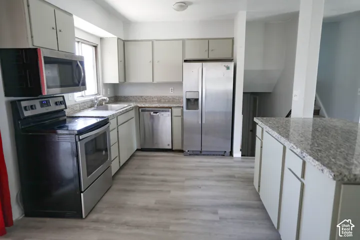 956 N 1175 W, Clinton, Utah 84015
