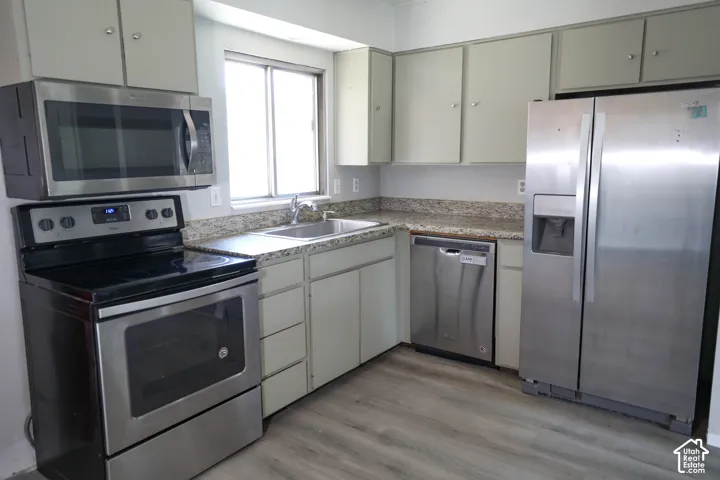 956 N 1175 W, Clinton, Utah 84015