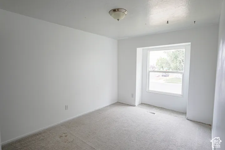 956 N 1175 W, Clinton, Utah 84015