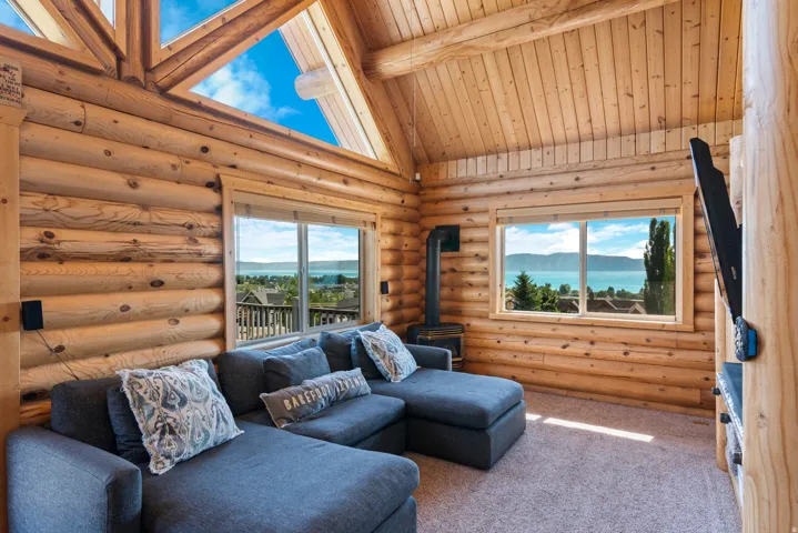 Log construction featuring exposed beams and vaulted ceilings