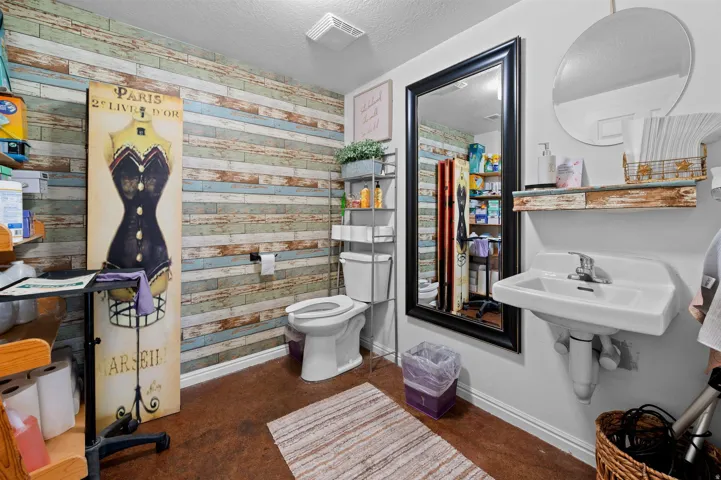 Bathroom Suite 8