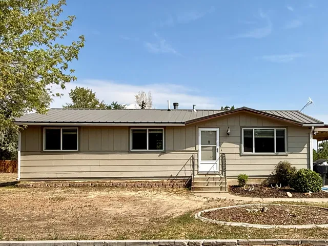 Single-story residence featuring horizontal siding and multiple windows