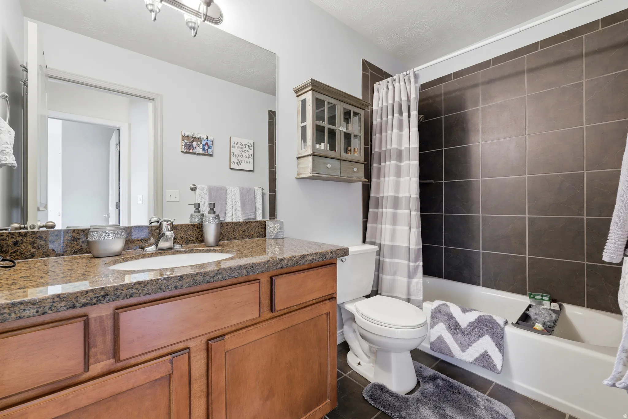2nd Bathroom
