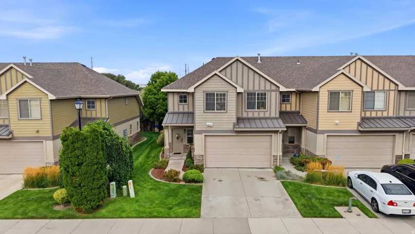 NO BACKYARD NEIGHBORS