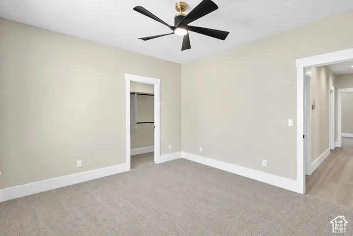 Neutral wall tones with a contemporary ceiling fan and light fixture
