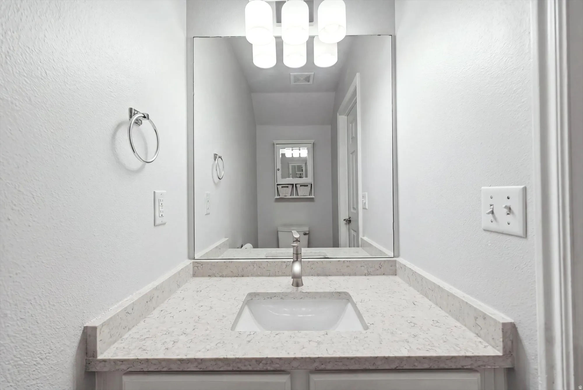1/2 Bath