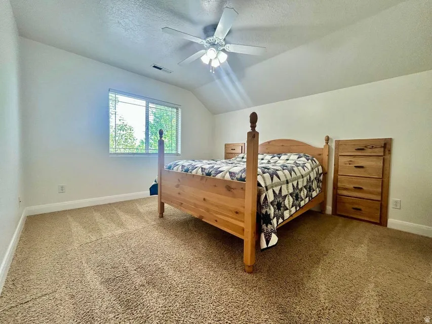 Recessed window with horizontal blinds