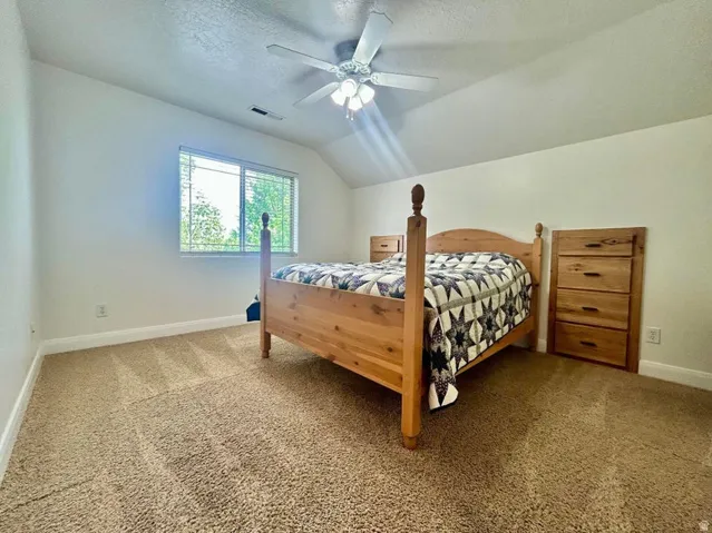Recessed window with horizontal blinds