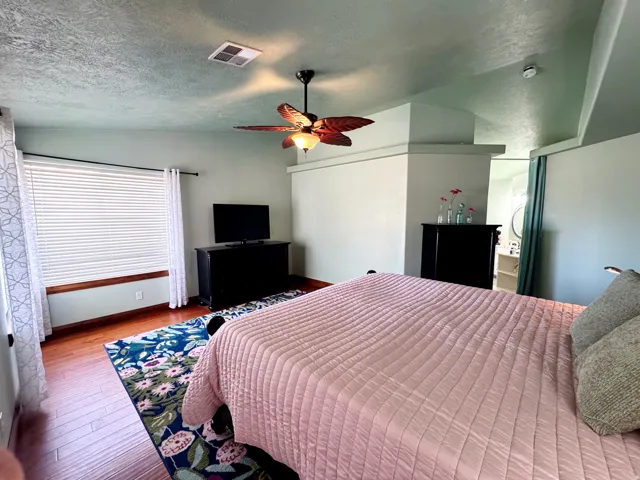 Hardwood-finish flooring, ceiling fan with integrated lighting, window with blinds, and recessed lighting