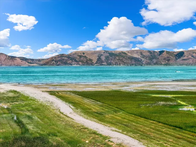 106 S Waters Edge Ln, Garden City, Utah 84028