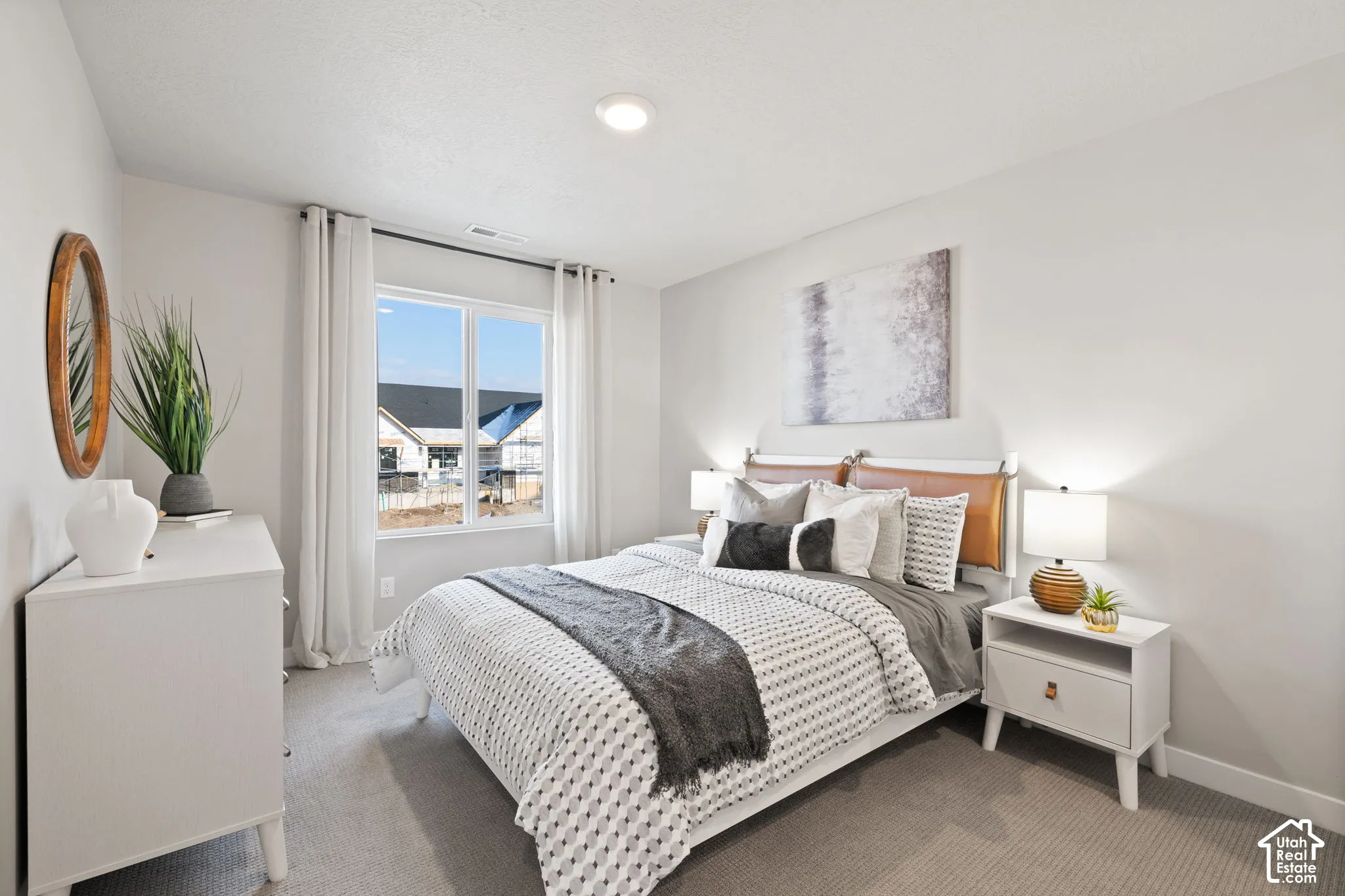 Recessed lighting, large window with ample natural light, carpeted flooring, and a built-in wall niche