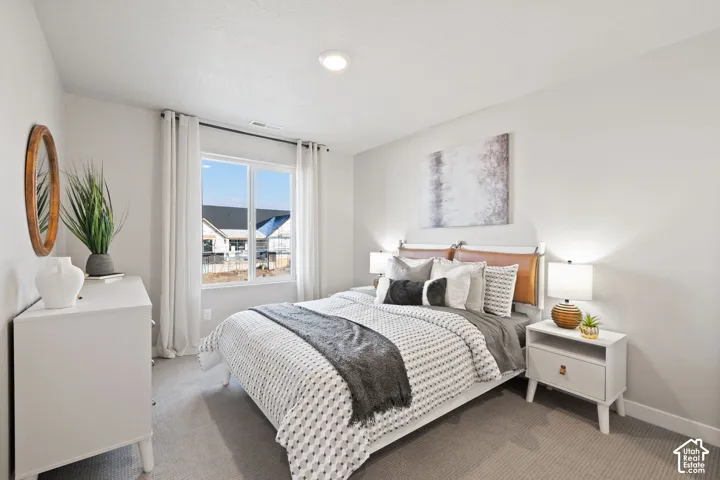 Recessed lighting, large window with ample natural light, carpeted flooring, and a built-in wall niche