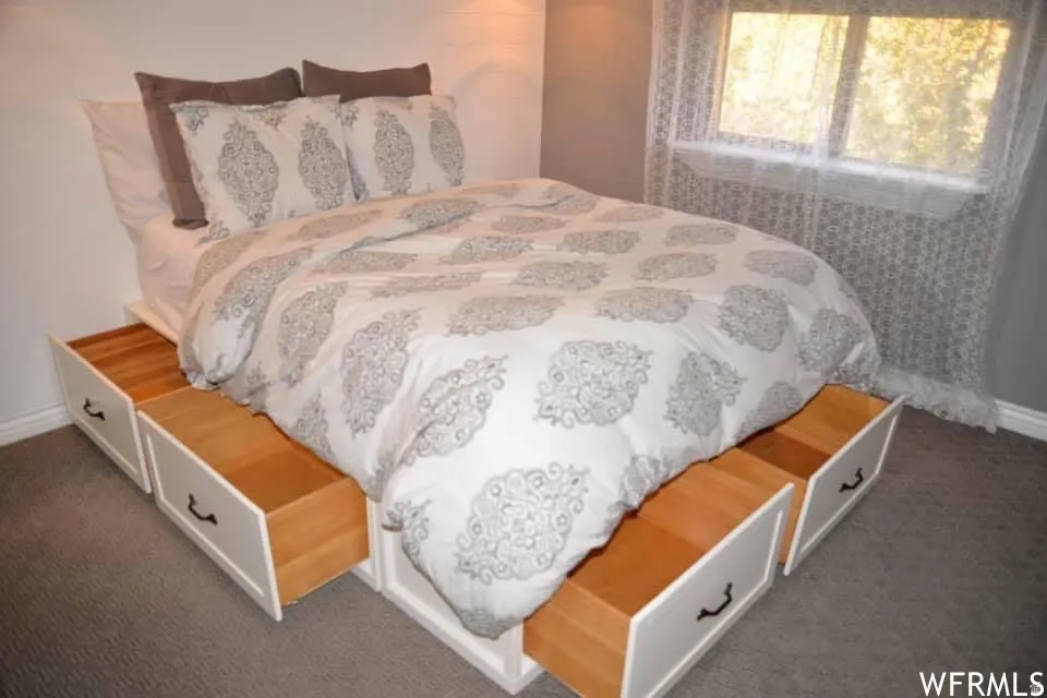 Platform bed with integrated storage drawers