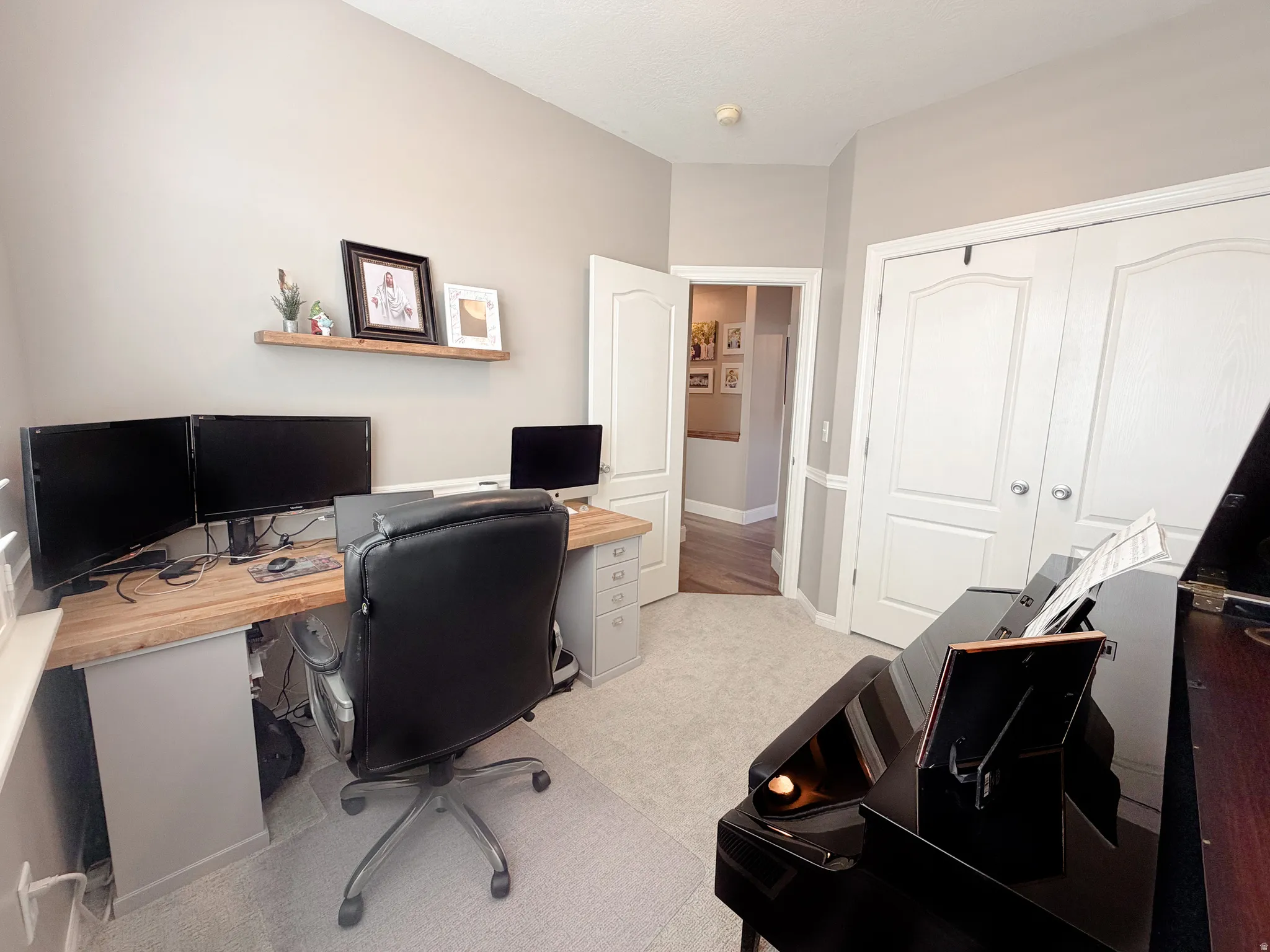 Dedicated room with neutral wall tones and a plush carpet
