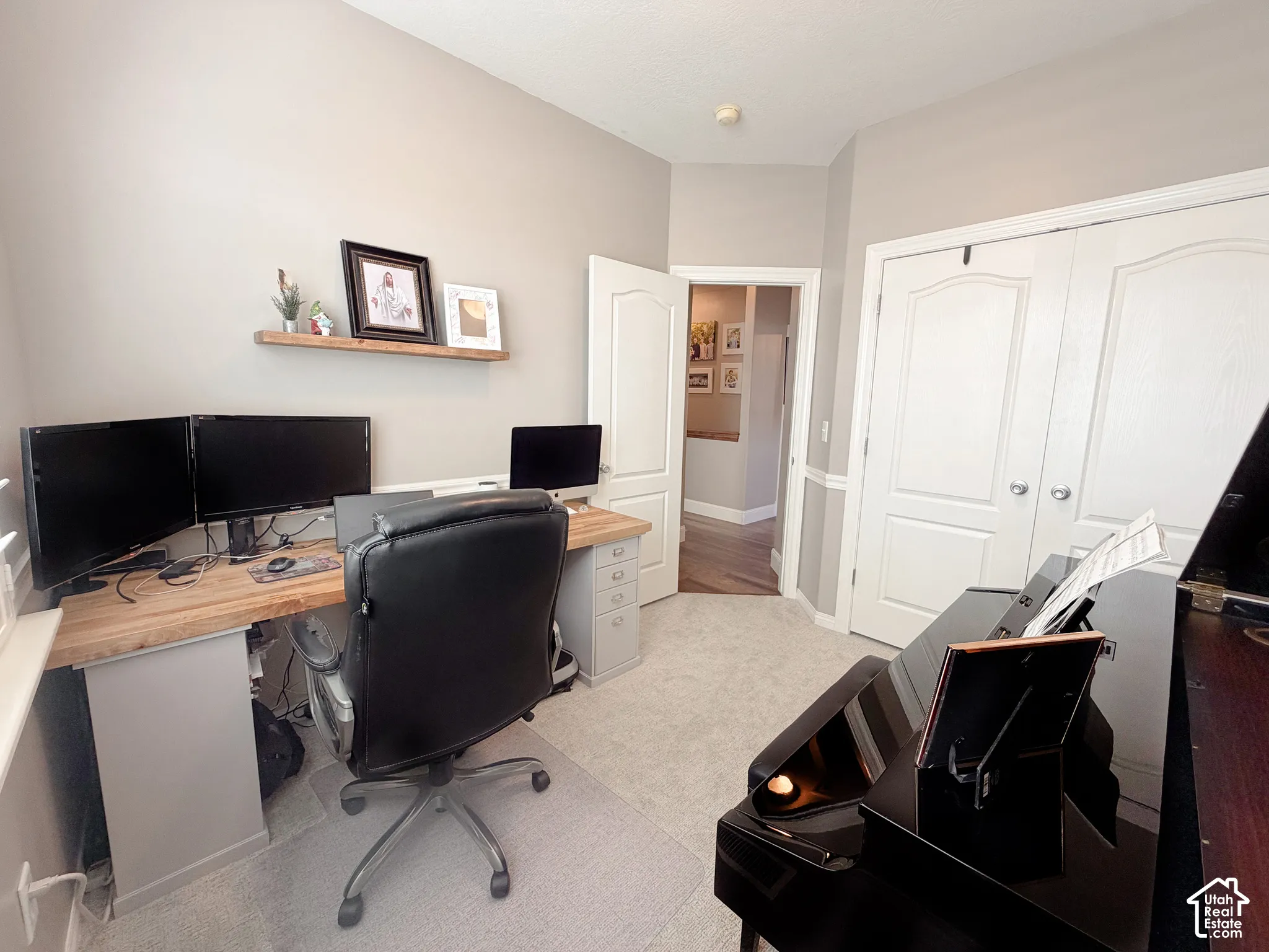 Dedicated room with neutral wall tones and a plush carpet
