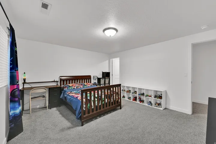 Neutral wall finishes, recessed ceiling lighting, and carpet flooring