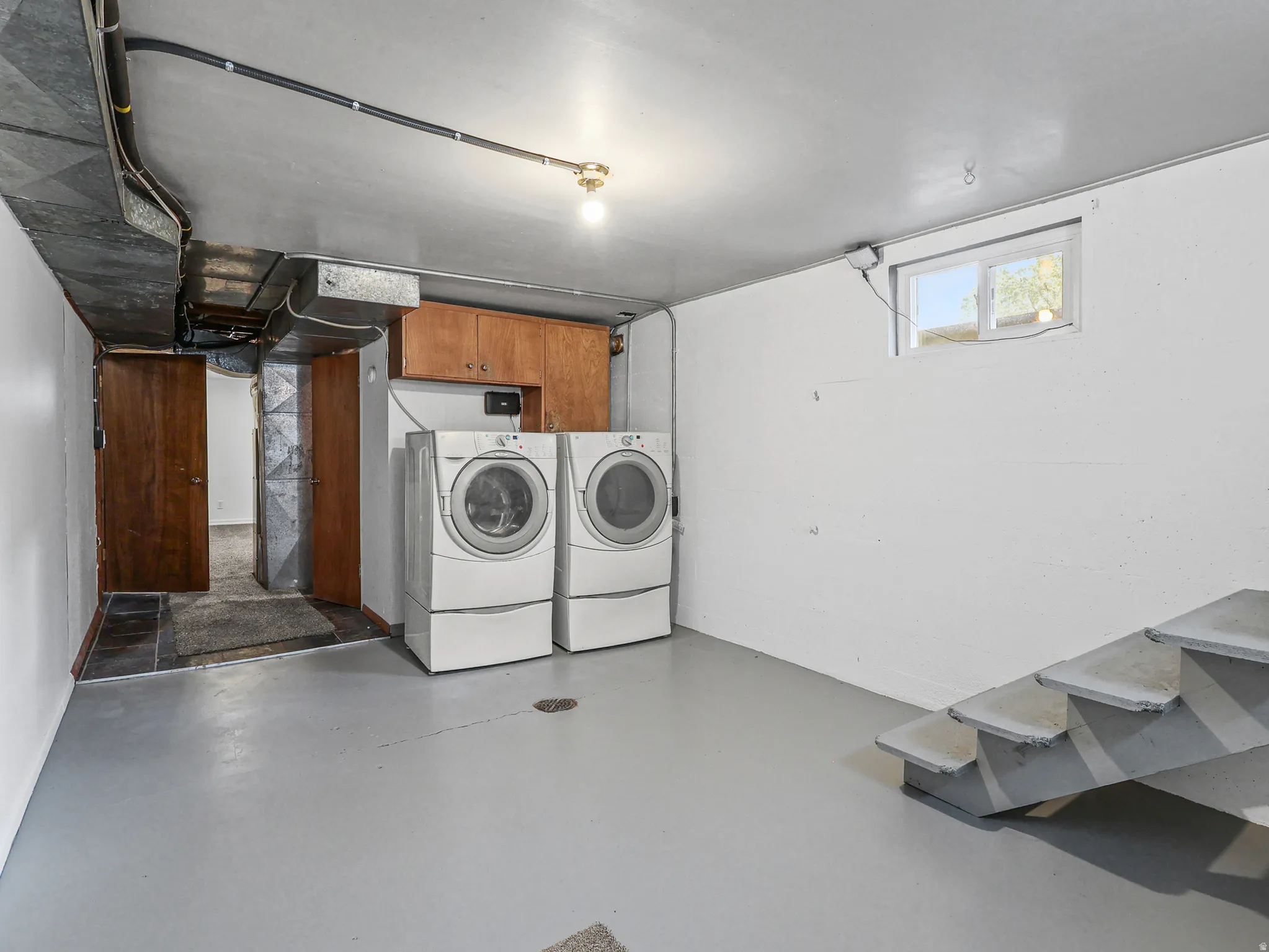 Duet Whirplool washer and dryer stay, Large laundry room with epoxy floors