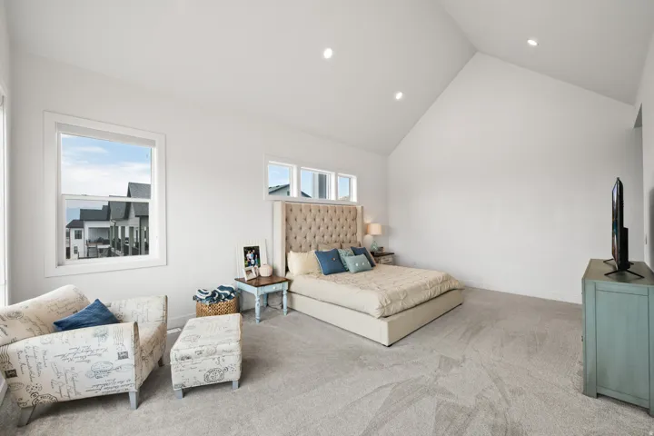 Vaulted ceiling with recessed lighting