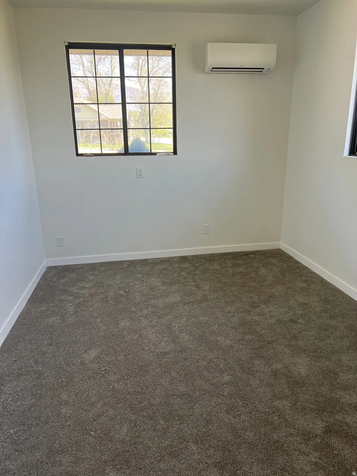 Wall-mounted heating and cooling unit