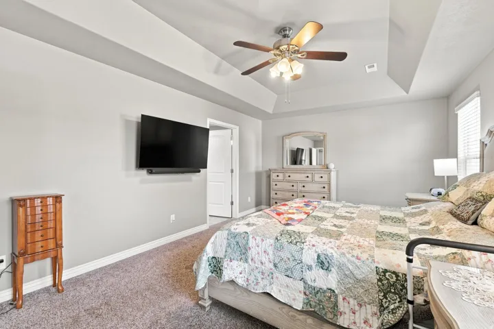 Tray ceiling with a ceiling fan light fixture