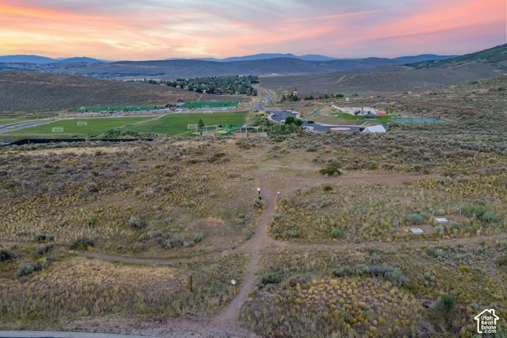 Trail From the Front Yard to All The Amenities!