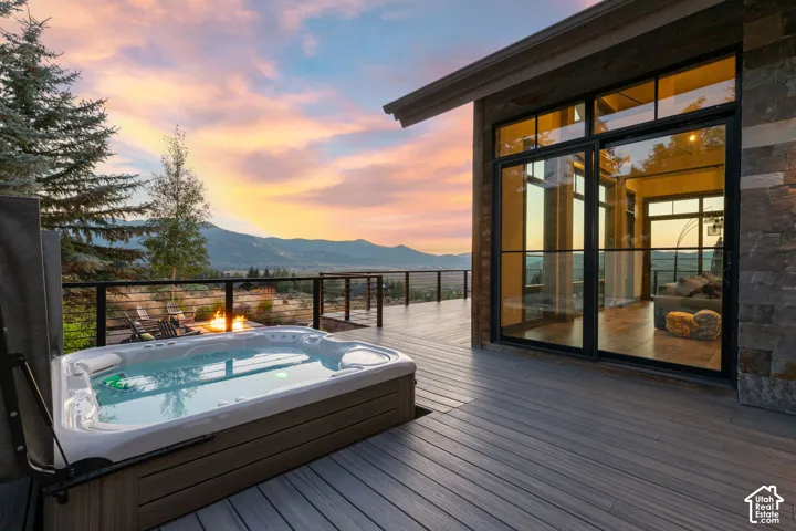 Hot Tub w/ Insane Views!