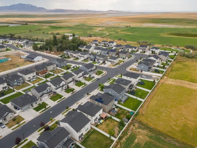 Residential community featuring paved streets and established homes