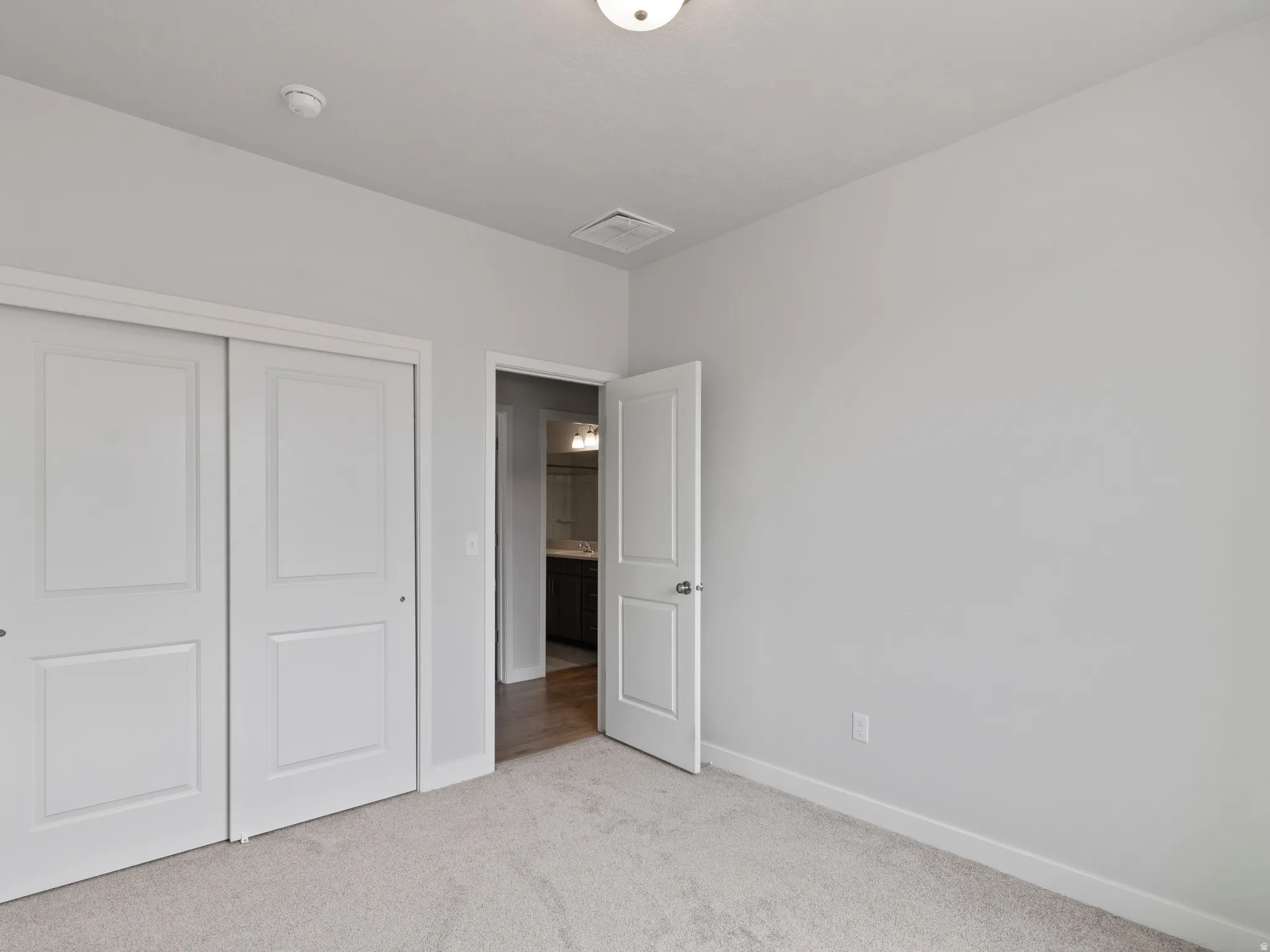Light-toned wall paint with a white trim