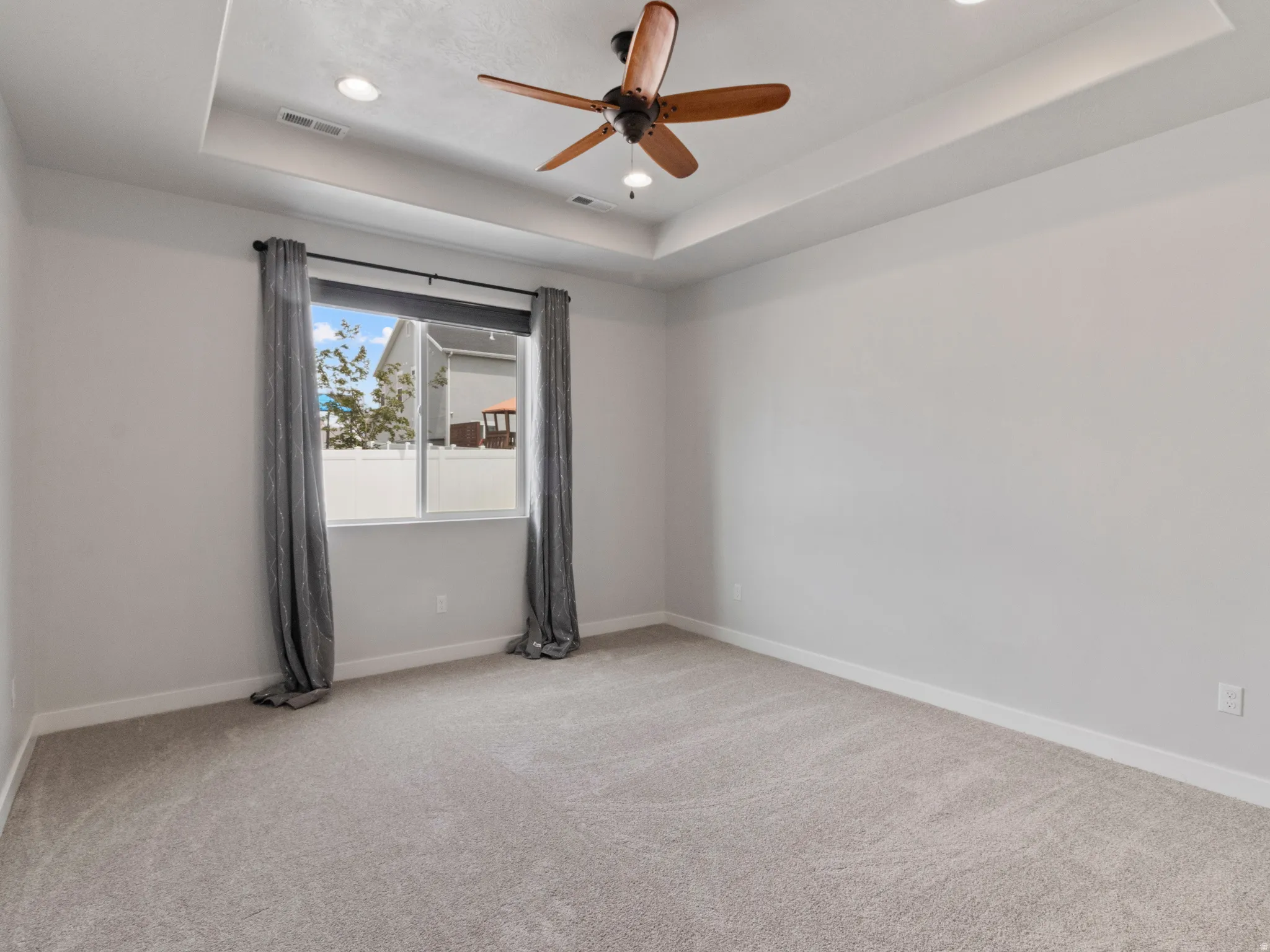 Tray ceiling with recessed lighting and a ceiling fan