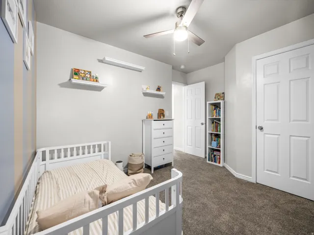 Wall-to-wall carpeting and neutral wall tones