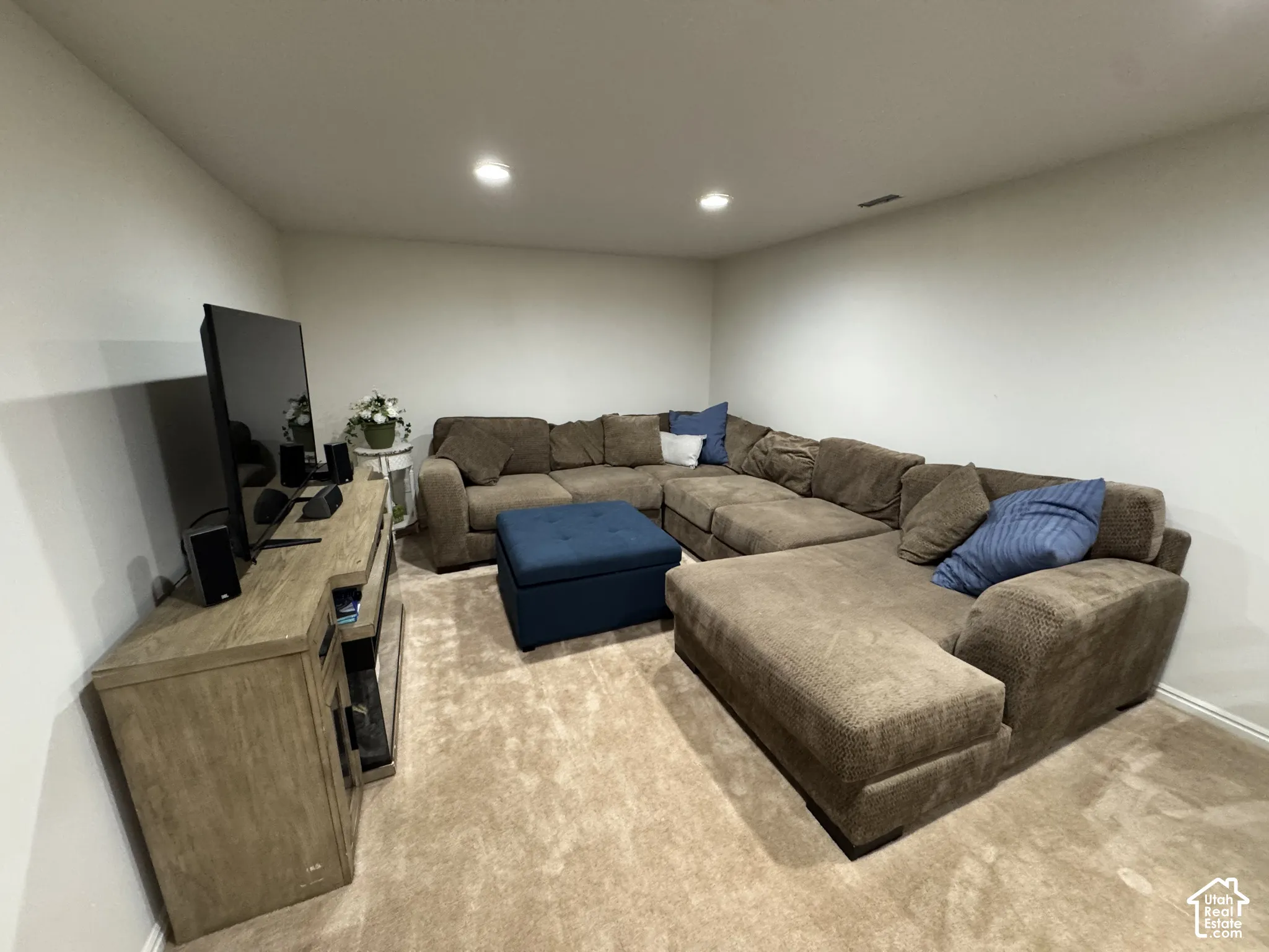 The dimmer light switch in this area makes it possible to set the mood for whatever activity you choose.