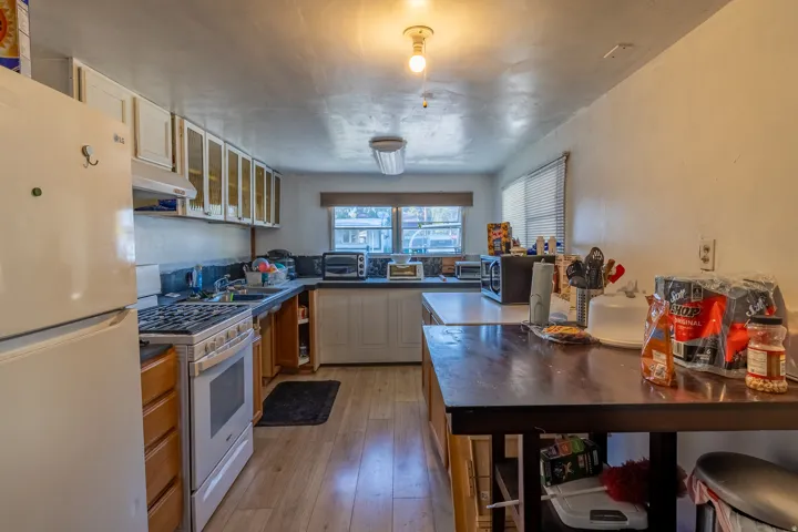 Galley kitchen, gas stove
