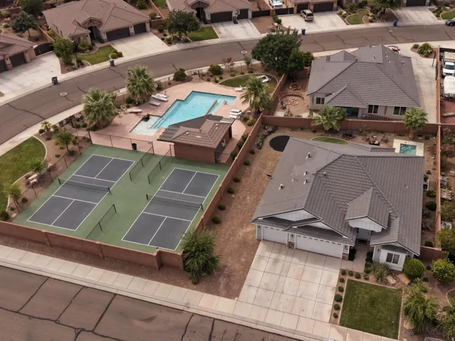 Community amenities include a multi-court sports area, a dedicated swimming pool, and a recreational building
